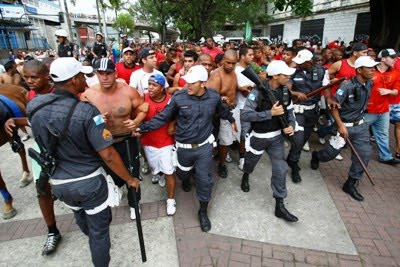 Abaixo aos hooligans na Copa